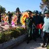 Lễ an táng hài cốt liệt sỹ tại Nghĩa trang thị xã Quảng Trị. (Ảnh: Hồ Cầu/TTXVN)