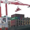 Vận chuyển hàng hóa tại cảng Tokyo, Nhật Bản. (Ảnh: AFP/TTXVN)