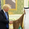 Trong ảnh (tư liệu): Tổng thống Mỹ Donald Trump (trái) và Quốc vương Saudi Arabia Salman bin Abdulaziz Al Saud (phải) tại cuộc gặp ở Riyadh ngày 20/5/2017. (Nguồn: AFP/TTXVN)