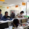 Người dân sử dụng dịch vụ tại Bưu điện Việt Nam. Ảnh minh họa. (Ảnh: CTV/Vietnam+)