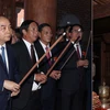 Thủ tướng Nguyễn Xuân Phúc và các đại biểu dâng hương tưởng niệm đồng chí Nguyễn Đức Cảnh (Bí thư đầu tiên của Thành ủy Hải Phòng) trước khai mạc Đại hội. (Ảnh: Thống Nhất/TTXVN)