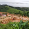 Khối lượng bùn đất rất lớn đã đổ xuống thôn Cợp (xã Hướng Phùng, huyện Hướng Hóa, tỉnh Quảng Trị) sau vụ sạt lở kinh hoàng. (Ảnh: Quốc Dũng/TTXVN)
