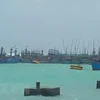 Tàu thuyền tránh trú bão số 9 tại âu tàu của đảo Song Tử Tây, Trường Sa, Khánh Hòa. (Nguồn: TTXVN phát)