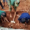 Đơn vị quy tập Đội K72 đã đào tìm được 4 bộ hài cốt liệt sỹ tại ấp K54 xã Lộc Tấn, huyện Lộc Ninh (Bình Phước). (Ảnh: TTXVN phát)