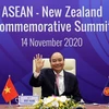 Thủ tướng Nguyễn Xuân Phúc, Chủ tịch ASEAN 2020 đồng chủ trì hội nghị tại điểm cầu Hà Nội. (Ảnh: Thống Nhất/TTXVN)
