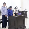 Bị cáo Nguyễn Minh Tuấn và vợ là Nguyễn Thị Lan Anh tại buổi tuyên án. (Ảnh: Doãn Tấn/TTXVN)
