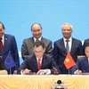 Thủ tướng Nguyễn Xuân Phúc chứng kiến ký Hiệp định Thương mại tự do giữa Việt Nam và Liên minh châu Âu. (Ảnh: Lâm Khánh/TTXVN) 