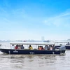 Khách hàng thích thú trải nghiệm cung đường sông từ Sài Gòn đến dự án Aqua City.