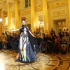 Trình diễn áo dài Việt Nam tại bảo tàng Tsarytsino ở Moskva. (Ảnh: Vera Mazhirina/TTXVN phát)