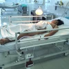  Bệnh nhân N.H.N được theo dõi sức khỏe tại phòng chăm sóc đặc biệt Bệnh viện Đa khoa tỉnh Vĩnh Long. (Ảnh: TTXVN phát)