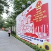 Tranh tuyên truyền, cổ động bầu cử trên phố Đại Cồ Việt. (Ảnh: Hoàng Hiếu/TTXVN) 
