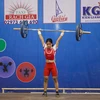 Vận động viên trẻ Dương Thị Kim Yến (sinh năm 2006) của đoàn Kiên Giang từng giành 3 Huy chương vàng Giải vô địch Cử tạ thanh thiếu niên quốc gia năm 2020, thi đấu ở hạng cân 40kg nữ. (Ảnh: Hồng Đạt/TTXVN)