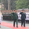 Bộ trưởng Bộ Quốc phòng Phan Văn Giang, Bộ trưởng Bộ Quốc phòng Trung Quốc Ngụy Phượng Hòa duyệt đội danh dự Quân đội nhân dân Việt Nam. (Ảnh: Trọng Đức/TTXVN)