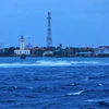 Đảo Sinh Tồn hiên ngang trước biển đêm. (Ảnh: Thành Đạt/TTXVN)