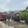 Hiện trường vụ cháy tại Công ty Cổ phần gỗ Tâm Thuận Phát tại đường Bình Chuẩn 26, khu phố Bình Phú, phường Bình Chuẩn, thành phố Thuận An (Bình Dương) ngày 4/5. (Ảnh: TTXVN phát)
