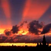 Cảnh tượng hoàng hôn rực cháy trên bầu trời Moskva.(Ảnh: Trần Hiếu/TTXVN) 
