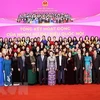 Lãnh đạo Đảng, Nhà Nước cùng các nữ đại biểu Quốc hội khóa XIV. (Ảnh: Trọng Đức/TTXVN) 