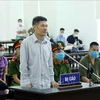 Bị cáo Nguyễn Nhật Cảm (cựu Giám đốc Trung tâm Kiểm soát bệnh tật Thành phố Hà Nội) khai báo trước tòa. (Ảnh: Phạm Kiên/TTXVN)