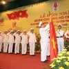 Đại tướng Lê Hồng Anh, Ủy viên Bộ Chính trị, Bộ trưởng Bộ Công an, gắn Huân chương Hồ Chí Minh lên cờ truyền thống của Tổng cục An ninh II tai Lễ kỷ niệm 65 năm Ngày truyền thống lực lượng An ninh nhân dân (12/7/1946-12/7/2011). (Ảnh: Thống Nhất/TTXVN) 