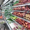 Người tiêu dùng chọn mua rau củ quả tại siêu thị ở Thành phố Hồ Chí Minh. (Ảnh: Mỹ Phương/TTXVN)