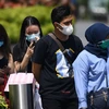 Người dân đeo khẩu trang phòng dịch COVID-19 tại Singapore. (Nguồn: AFP/TTXVN)
