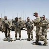 Binh sỹ Mỹ tuần tra tại sân bay thành phố Kandahar, Afghanistan. (Ảnh: AFP/TTXVN) 