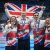 Đội bơi của Anh giành Huy chương vàng nội dung bơi 4x100m tiếp sức hỗn hợp nam nữ Olympic Tokyo 2020 tại Tokyo, Nhật Bản ngày 31/7/2021. (Ảnh: AFP/TTXVN) 