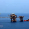 Các giàn khoan khai thác dầu khí của Liên doanh Vietsovpetro tại mỏ Bạch Hổ. (Ảnh: Huy Hùng/TTXVN) 