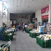 Một số siêu thị ở Cần Thơ đã áp dụng mô hình mua hàng theo combo tại các quầy bán lưu động, nhằm hạn chế tối đa tiếp xúc. (Nguồn: congluan.vn)