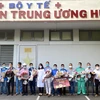 Đoàn y bác sỹ, kỹ thuật viên Bệnh viện Trung ương Huế sẵn sàng lên đường thực hiện nhiệm vụ tại Trung tâm Hồi sức COVID-19 Trung ương Huế tại Thành phố Hồ Chí Minh. (Ảnh: Mai Trang/TTXVN)
