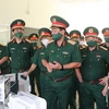 Thượng tướng Võ Minh Lương kiểm tra công tác triển khai Bệnh viện dã chiến truyền nhiễm số 5D. (Nguồn: http://baochinhphu.vn) 