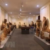 Các hiện vật được trưng bày trong kho mở tại Bảo tàng Điêu khắc Chăm để phục vụ du khách tham quan tìm hiểu. (Ảnh: Trần Lê Lâm/TTXVN) 