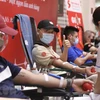 Người dân tham gia hiến máu tại Viện Huyết học-Truyền máu Trung ương (Ảnh: Minh Quyết/TTXVN)