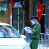 Lực lượng Công an thị trấn Phùng, huyện Đan Phượng, Hà Nội kiểm tra giấy tờ đi đường của người dân tại chốt kiểm soát dịch thị trấn trong ngày nghỉ lễ 2/9. (Ảnh: Tuấn Anh/TTXVN) 