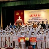 Đoàn cán bộ, y, bác sỹ tỉnh Hòa Bình lên đường giúp thành phố Hà Nội chống dịch. (Ảnh: Thanh Hải/TTXVN)