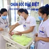 Em gái sơ sinh của sản phụ nhiễm COVID-19 được chăm sóc đặc biệt tại Bệnh viện Trung Ương Huế. (Ảnh: Mai Trang/TTXVN)