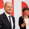 Lãnh đạo đảng Dân chủ Xã hội Đức (SPD) Olaf Scholz (trái) khi kết quả thăm dò sau bầu cử được công bố, ở Berlin, ngày 26/9/2021. (Ảnh: THX/TTXVN)