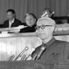 Ông Lê Đức Thọ, Ủy viên Bộ Chính trị trình bày Báo cáo của BCH TW về công tác xây dựng Đảng và sửa đổi Điều lệ Đảng, tại Đại hội Đảng toàn quốc lần thứ IV (12/1976). (Ảnh: TTXVN)