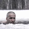 Valerjan Romanovski thường gây ấn tượng với khả năng chịu đựng cái lạnh hơn người. (Nguồn: Radio Kielse)