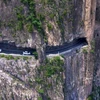 Con đường xuyên núi do người dân làng Shenlongwan mở. (Nguồn: odditycentral.com)