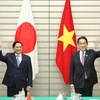 Thủ tướng Phạm Minh Chính và Thủ tướng Nhật Bản Kishida Fumio chụp ảnh chung. (Ảnh: Dương Giang/TTXVN) 