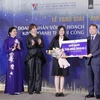 Đại diện các doanh nhân nhận giải Nhất tại điểm cầu Hà Nội. (Ảnh: Trần Việt/TTXVN)