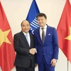 Chủ tịch nước Nguyễn Xuân Phúc với Tổng giám đốc Tổ chức Sở hữu trí tuệ thế giới (WIPO) Daren Tang. (Ảnh: Thống Nhất/TTXVN) 