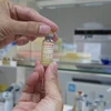 Vaccine Covivac thành phẩm do Viện Vaccine và Sinh phẩm Y tế (thuộc Bộ Y tế) đặt tại Khánh Hòa nghiên cứu và sản xuất. (Ảnh: Phan Sáu/TTXVN) 