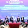 Các đại biểu tham dự phiên tọa đàm cấp cao với chủ đề một số gợi ý đối với Chương trình phục hồi và phát triển kinh tế-xã hội Việt Nam. (Ảnh: Phạm Kiên/TTXVN)