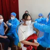 Đây là đợt tiêm thứ hai tỉnh Nghệ An tổ chức tiêm vaccine phòng COVID-19 cho người dưới 18 tuổi với 21.060 liều. (Ảnh: Bích Huệ/TTXVN)