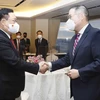 Hình ảnh Chủ tịch Quốc hội Vương Đình Huệ với ông Cho Huyn-sang, Phó Chủ tịch Tập đoàn Hyosung. (Ảnh: Doãn Tấn/TTXVN) 