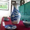 Một số cổ vật được hiến tặng cho Bảo tàng tỉnh Thái Nguyên tại buổi lễ. (Ảnh: Trần Trang/TTXVN)