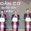 Thủ tướng Nguyễn Xuân Phúc và các đại biểu thực hiện nghi lễ kích hoạt khai trương hệ thống. (Ảnh: Thống Nhất/TTXVN) 
