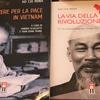 Tác phẩm "Hồ Chí Minh với những bức thư mong muốn hòa bình cho Việt Nam", "Đường kách mệnh" được bà Sandra Scagliotti và các cộng sự dịch sang tiếng Italy. (Ảnh: Trường Dụy/TTXVN)